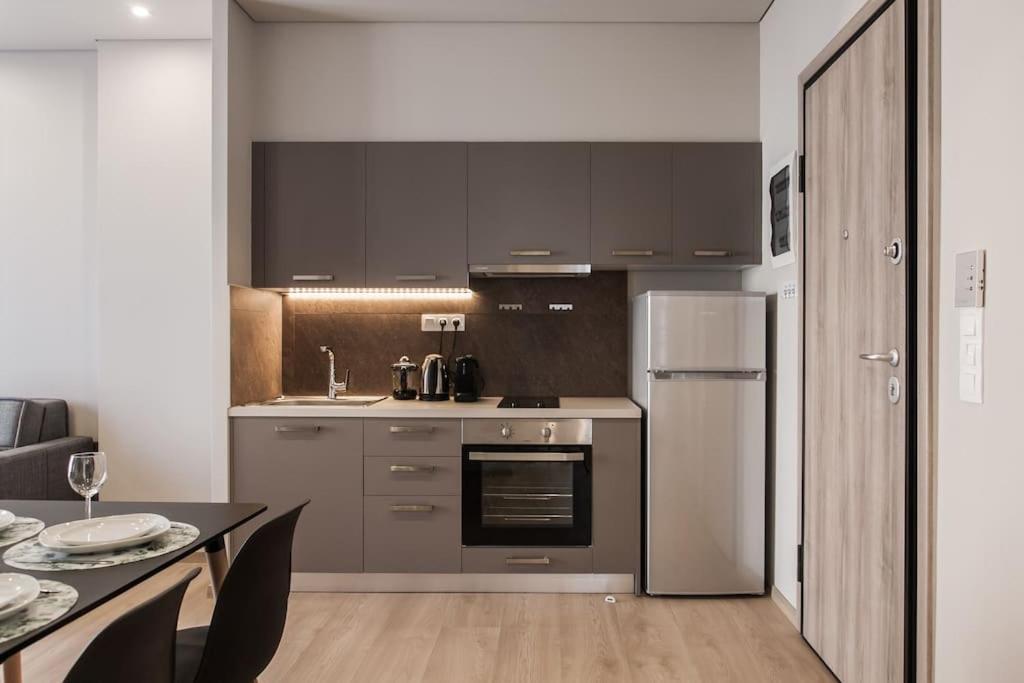 Piraeus Deluxe 2Bdr Apt - Near Metro And Port Exterior photo