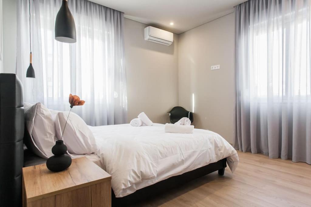Piraeus Deluxe 2Bdr Apt - Near Metro And Port Exterior photo
