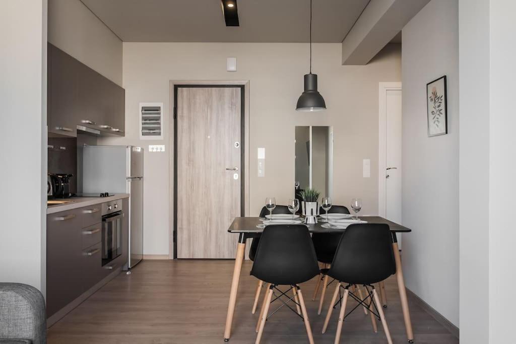 Piraeus Deluxe 2Bdr Apt - Near Metro And Port Exterior photo