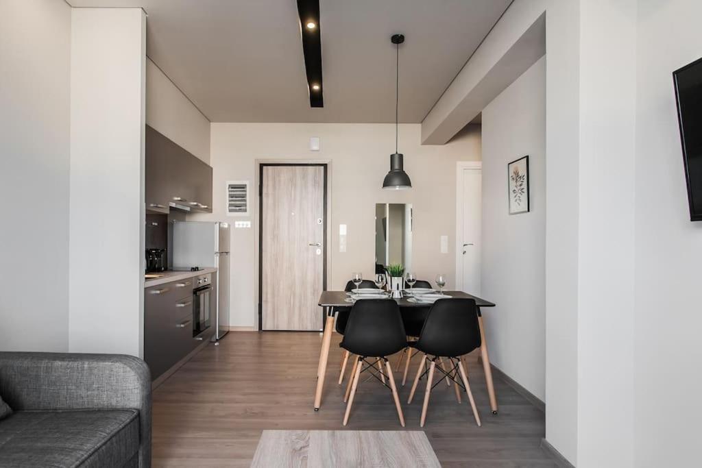 Piraeus Deluxe 2Bdr Apt - Near Metro And Port Exterior photo